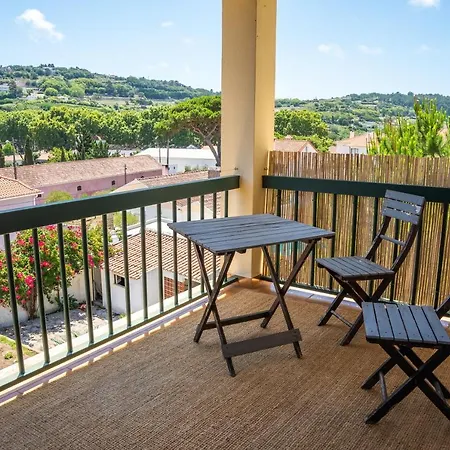 Moby Dick Colares Panzió *